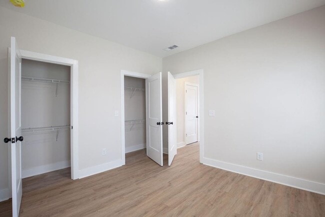 Building Photo - 504 Boulevard NE