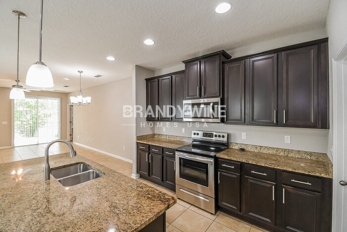 Building Photo - 884 Glendale Ln