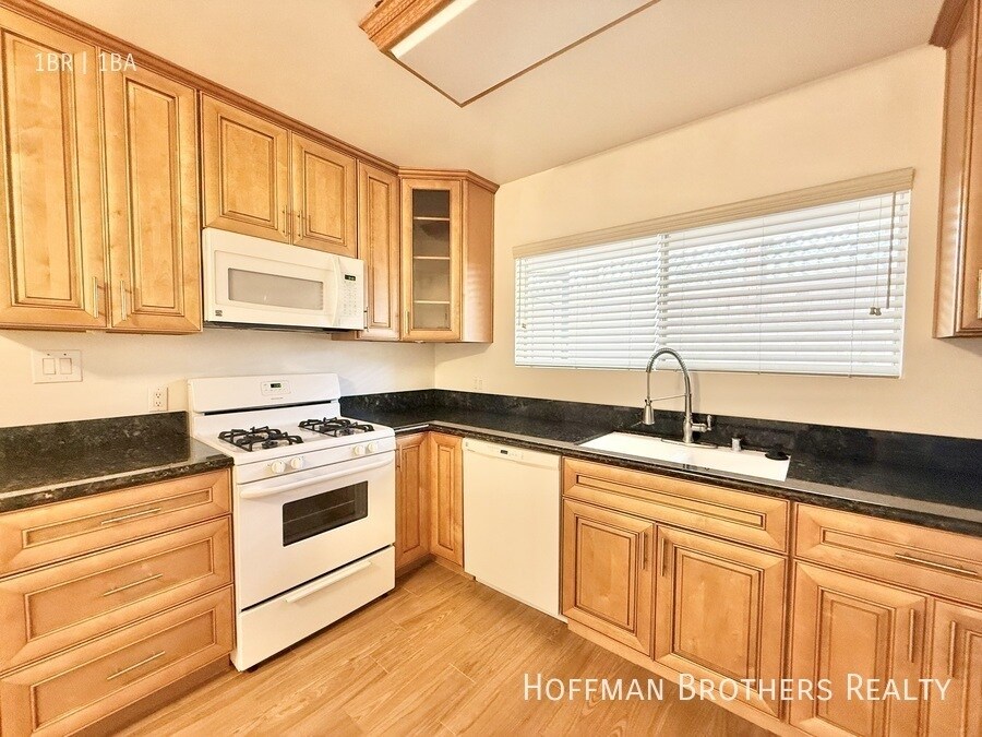 Building Photo - 4860 Van Noord Ave