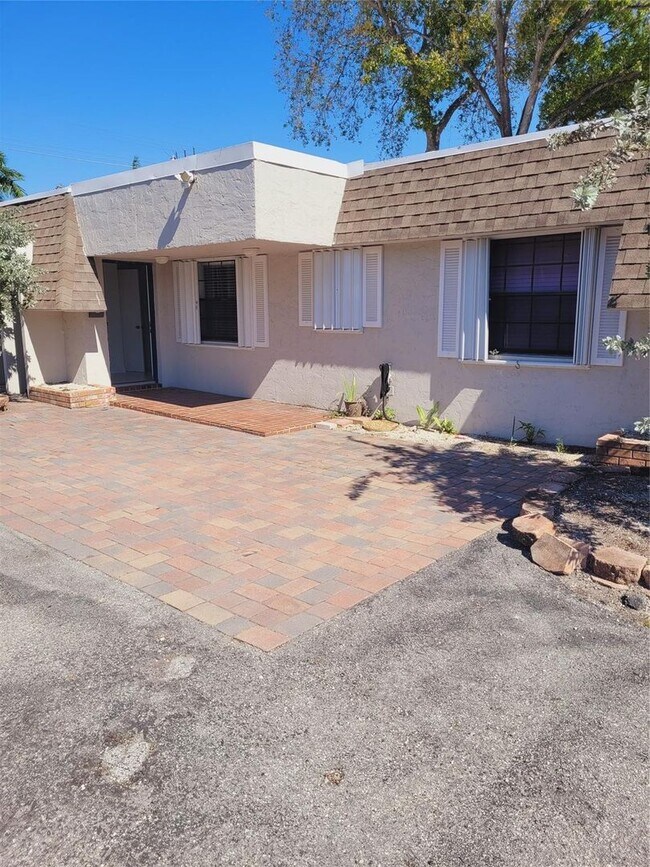 Building Photo - 770 NE 38th St