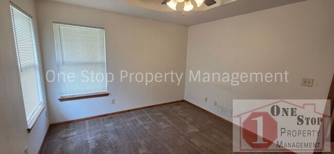 Building Photo - Beautiful 4 Bedroom 2 Bathroom in Grain Valley!