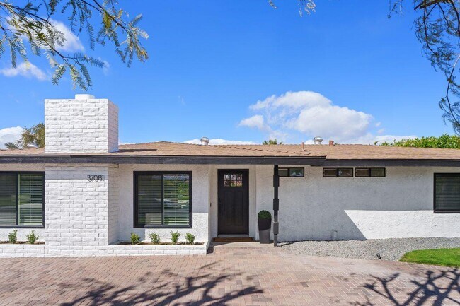 Building Photo - 37081 Palmdale Rd
