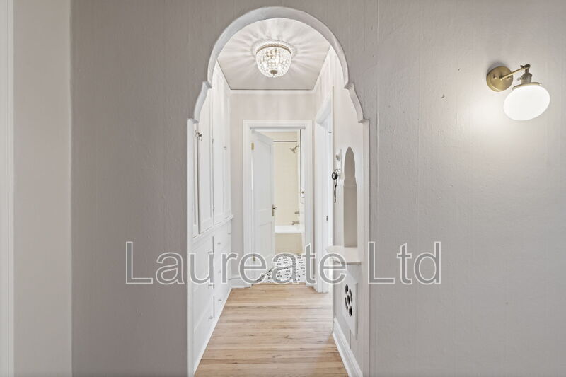 Building Photo - 1050 N Pearl St