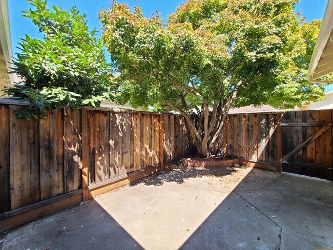 Building Photo - 1474-1476 Merry Ln