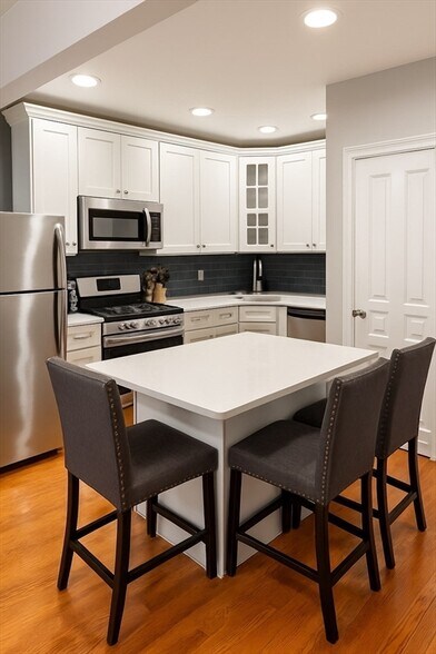 Building Photo - 21 Sanger St