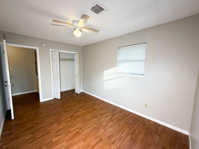 Building Photo - Stoneridge Apartments