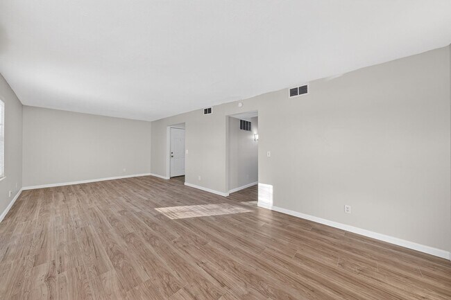 Building Photo - Now Accepting Section 8 –  3 Bedroom /2 Bath Florissant, MO