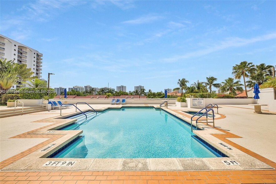 Building Photo - 3598 Yacht Club Dr