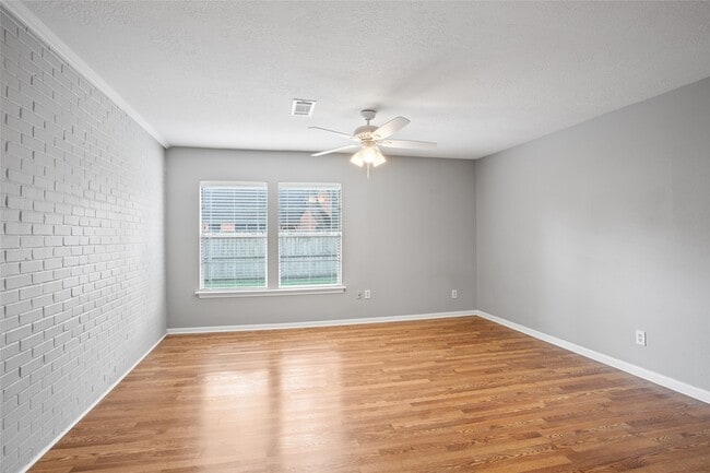 Building Photo - 302 S Hardie St