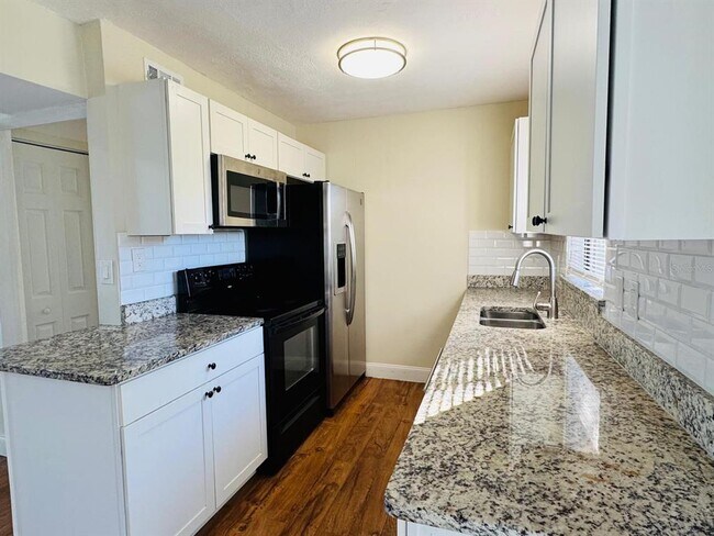 Building Photo - 7024 Moderna Way