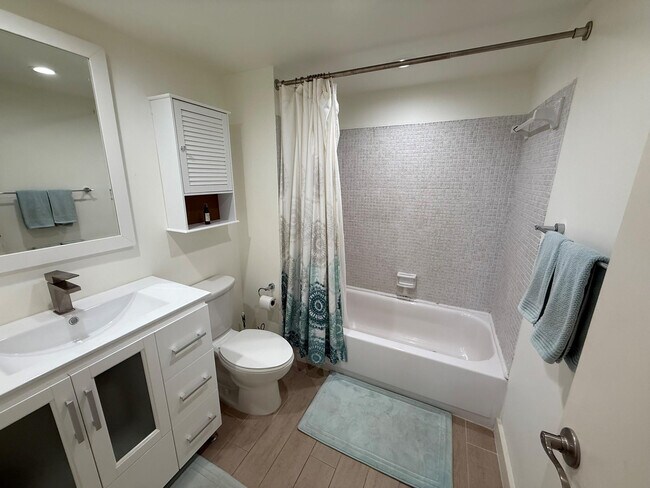 Building Photo - 5300 NE 24th Terrace