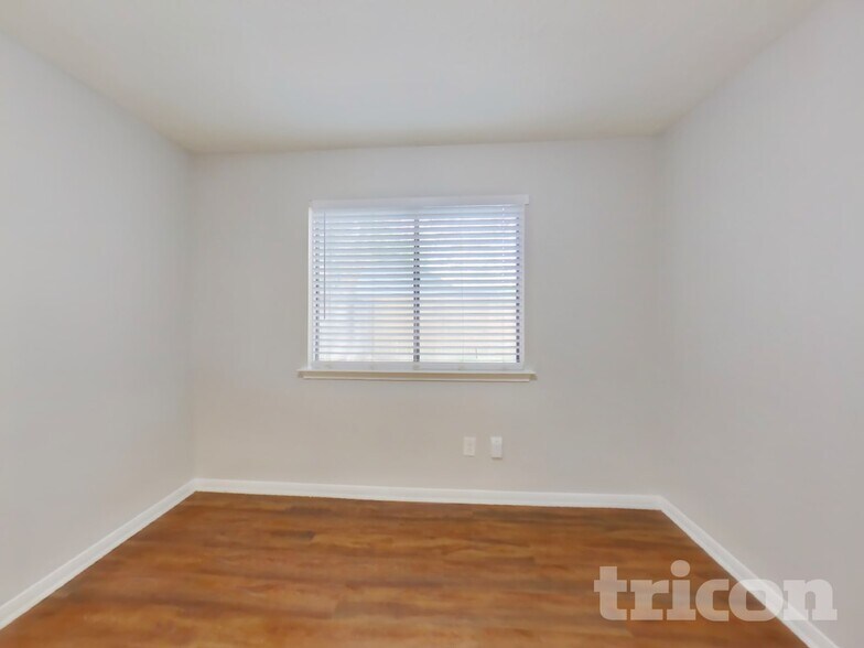 Building Photo - 13822 Cantwell Dr