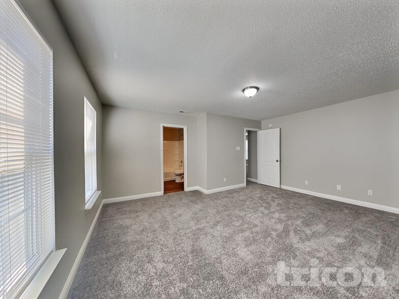 Building Photo - 1840 Blackmore Dr