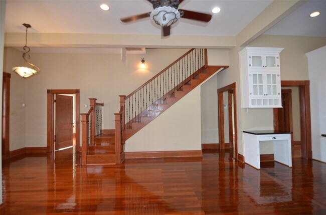 Building Photo - 1615 Houston Ave