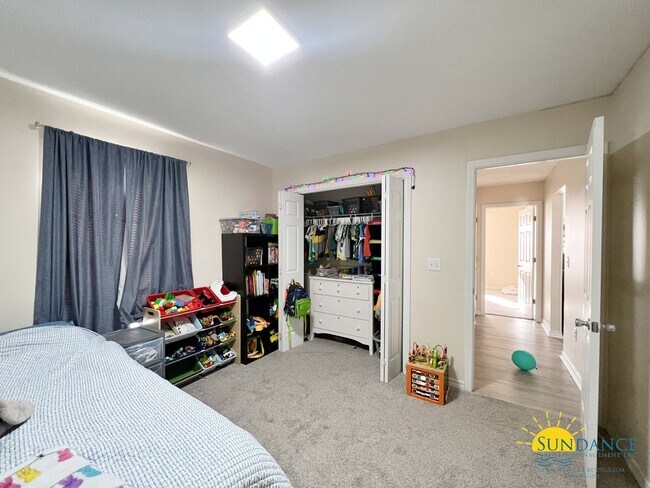 Building Photo - Custom upgrades in this beautiful Crestview home!