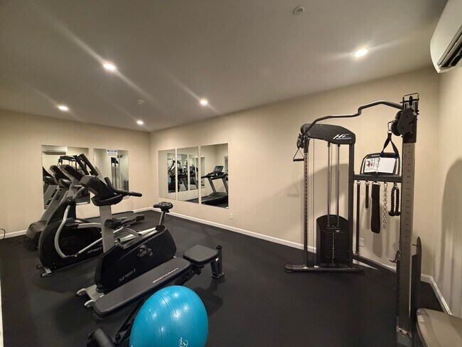 Building Photo - 85 Lowell St