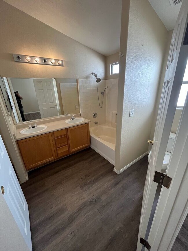 Building Photo - Great Single Story 3 Bedroom in the SW!