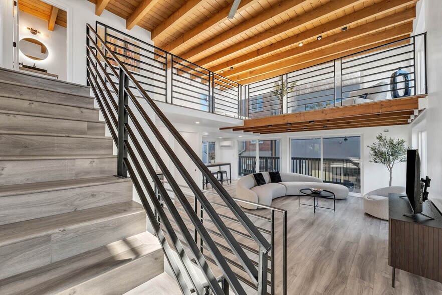 Building Photo - 24 20th Ave