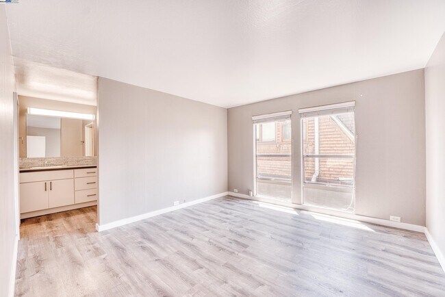 Building Photo - 3815 Harrison St
