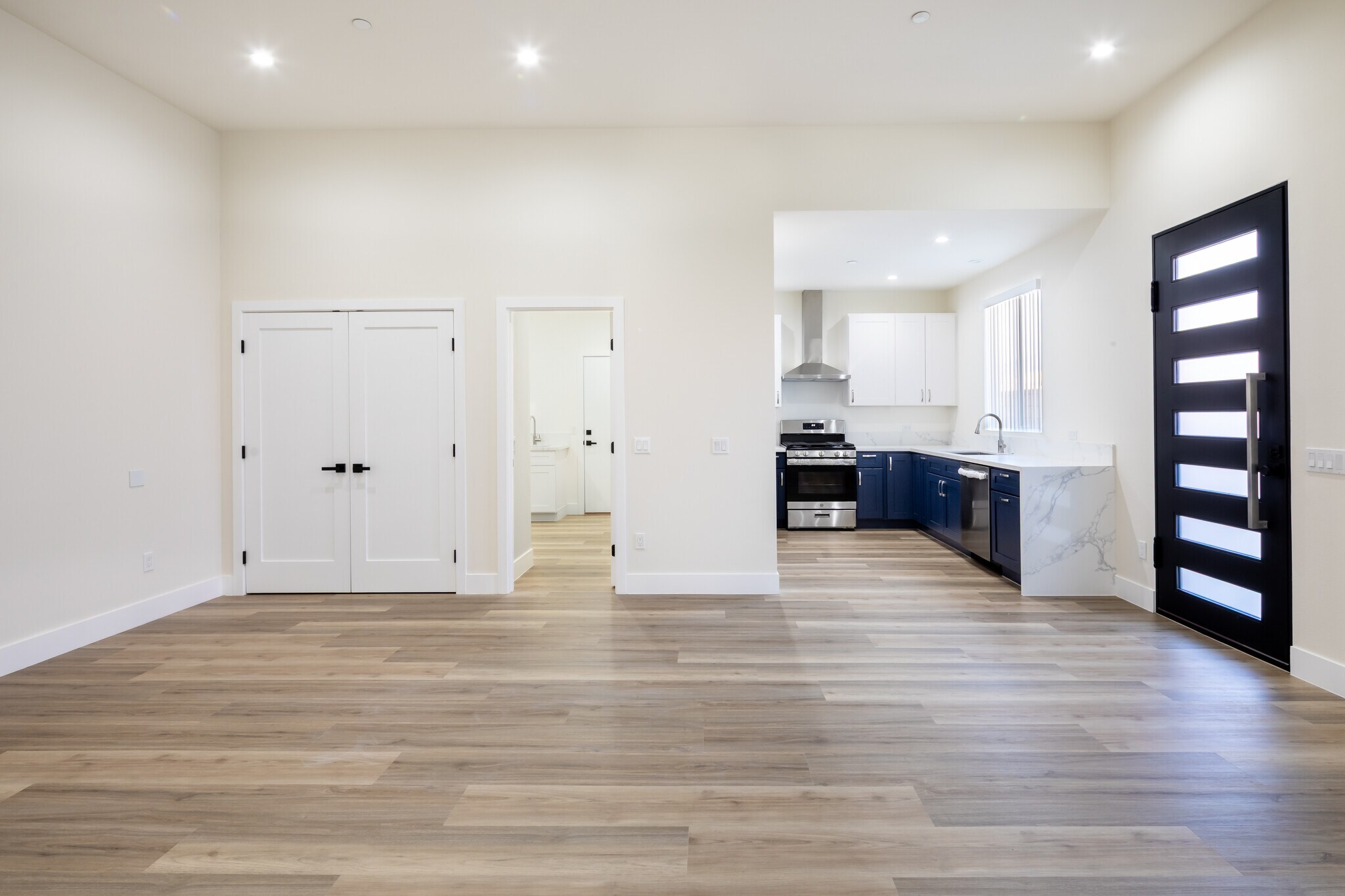 Building Photo - 13680 Mark Dr