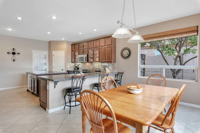 Building Photo - Nice Chandler home with Sparkling Swimming...