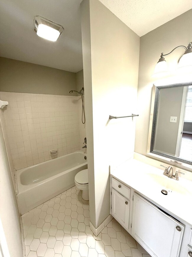 Building Photo - ** Newly renovated 4 bed 2 bath home in Bell Meadows **  Call our self showing number to Schedule...