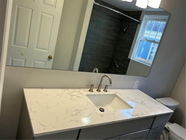 Building Photo - 336 River Ave