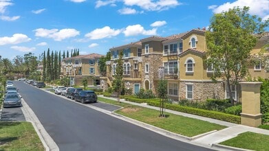 Building Photo - 204 Terra Bella