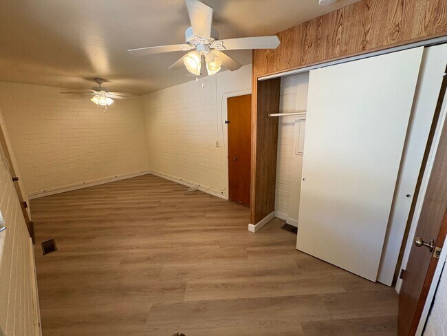 Building Photo - Prestigious Family Home In Outstanding Loc...