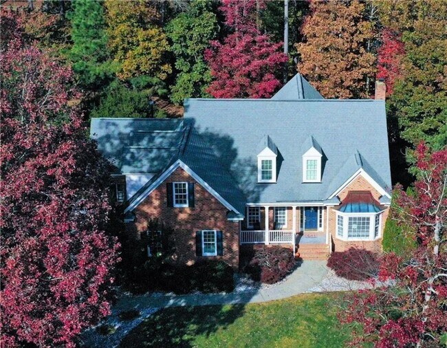 Building Photo - 4 bedroom/ 3.5 bathroom- Stonehouse