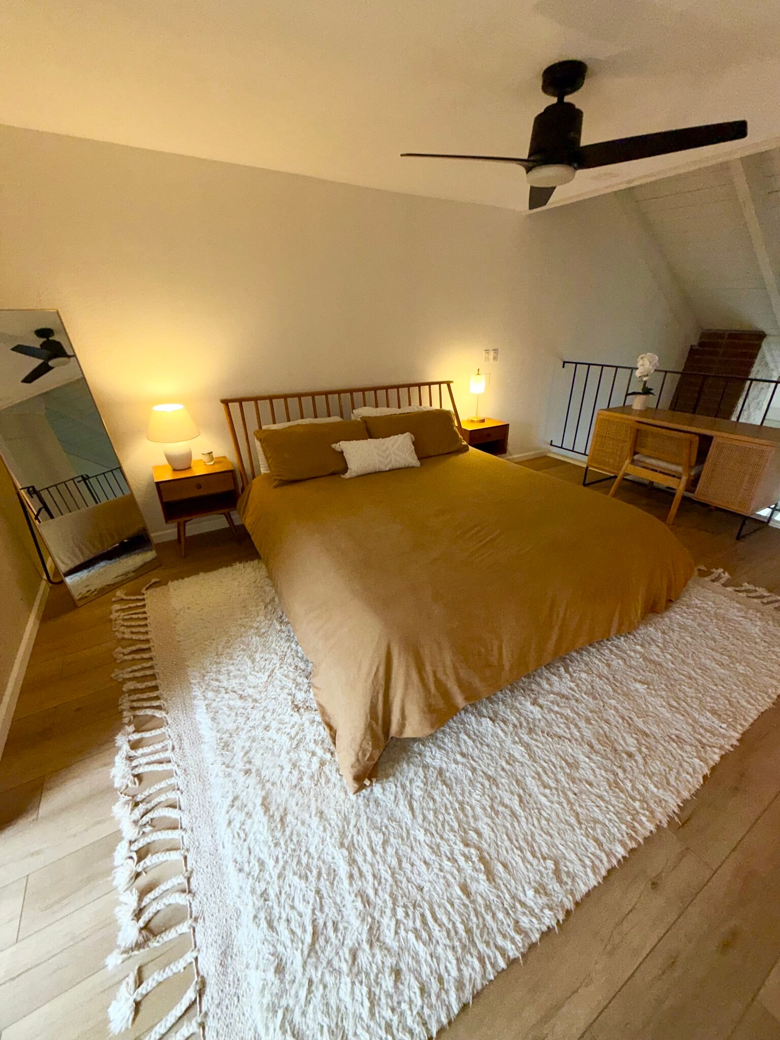 Loft Master bedroom - 1925 Alga Rd