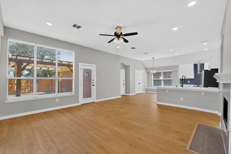 Building Photo - 11112 Amber Valley Dr