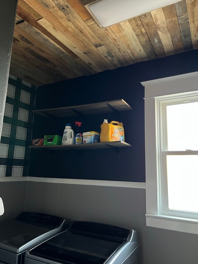 Building Photo - 3020 Parnell Ave