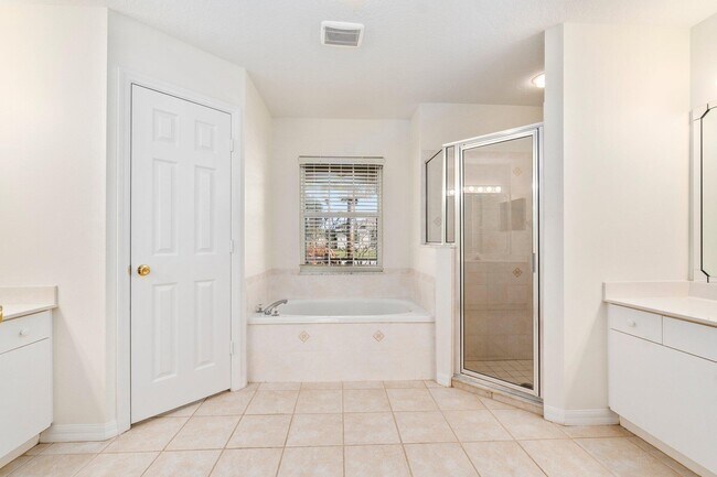 Building Photo - 2466 SE Renick Ave