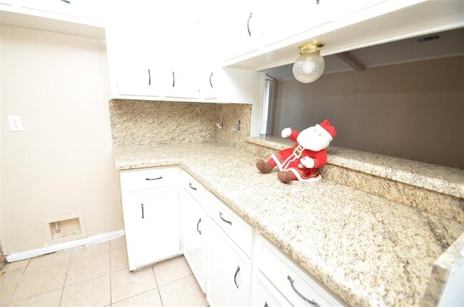 Building Photo - 439 Breeze Park Dr