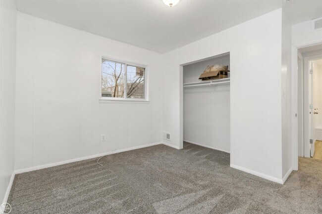 Building Photo - 946 Fairview Ave