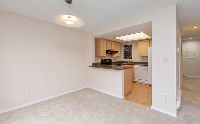 Building Photo - 2 Bedroom 1.75 Bath Condo in Lynnwood