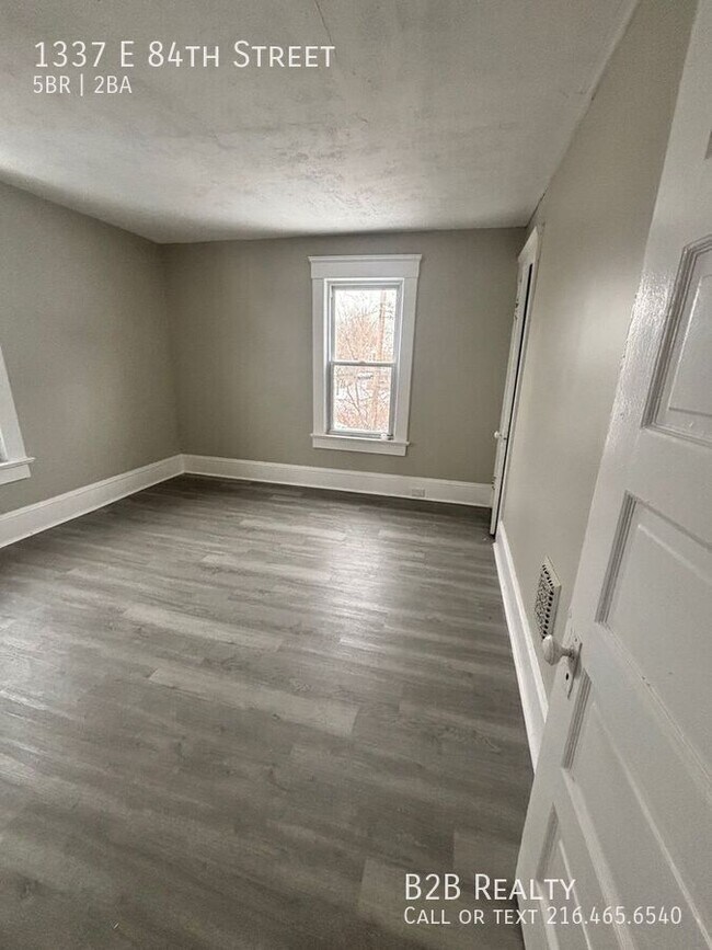 Building Photo - 1337 E 84th St