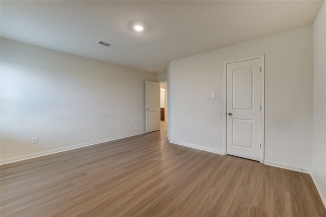 Building Photo - 3001 Iron Woods Dr