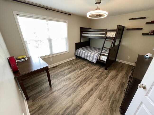Building Photo - East Jefferson County Home For Rent - Move...