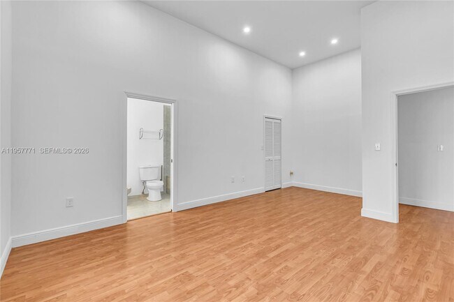 Building Photo - 8211 NW 194th Terrace