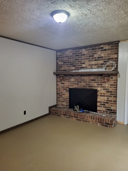 Building Photo - 1412 Deck Hill Rd