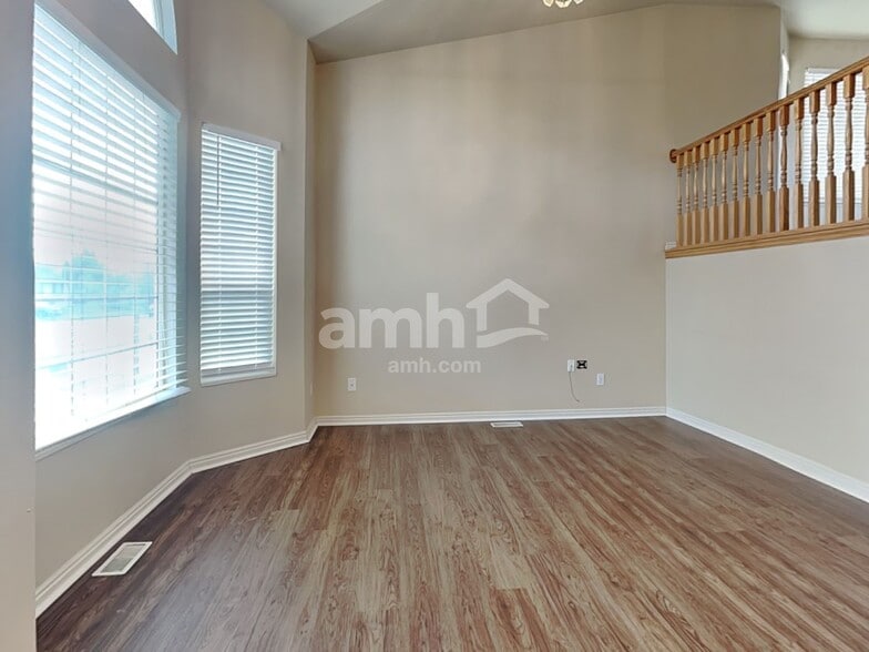 Building Photo - 1365 E 150 S