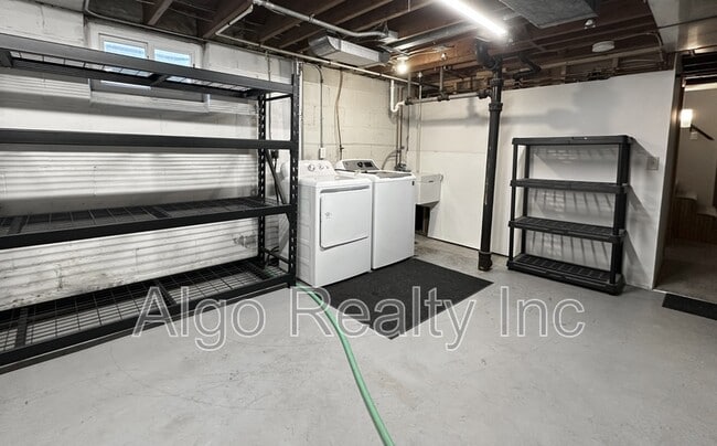 Building Photo - 3616-3616 Kipling Ave