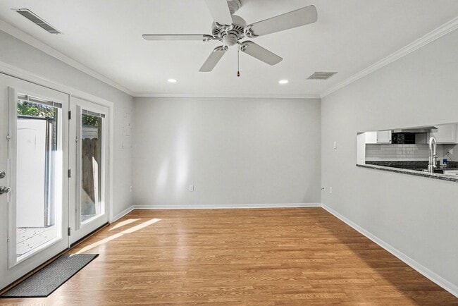 Building Photo - Updated 3 Bedroom Townhome!!! ***Available NOW***