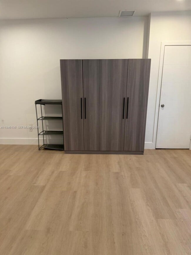 Building Photo - 21 NE 48th St