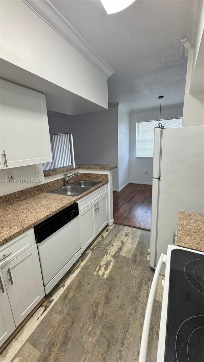 Building Photo - 131 SW 117th Ave