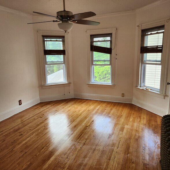 Building Photo - 312 Derby Ave