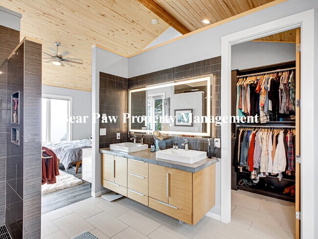 Building Photo - "Spacious 5-Bed Retreat with 3.5 Baths on ...