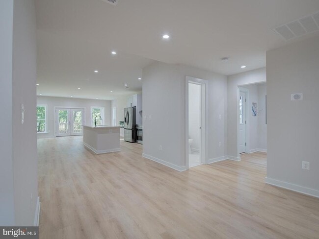 Building Photo - 14750 Jordan Ln